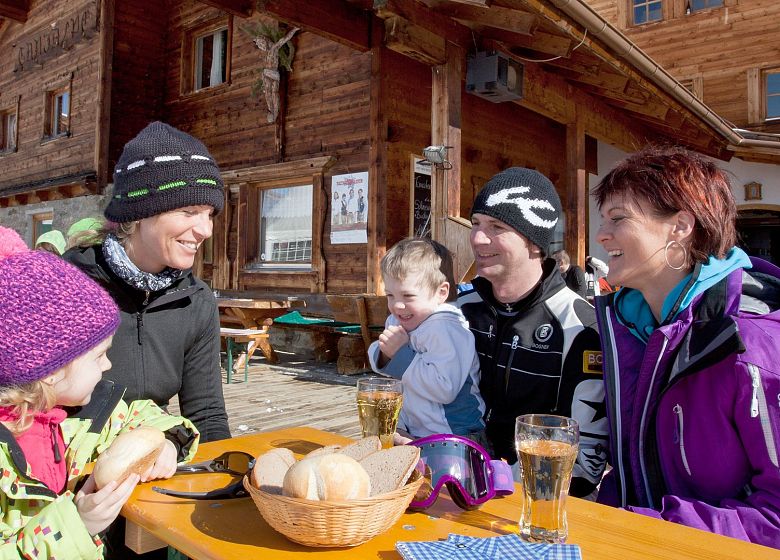 tanzalm-hochzeiger-terrasse-familie-2