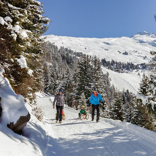 winter-hochzeiger-rodeln-03-ctirolwerbung-pupeter-2